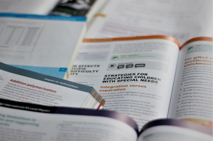 Community Dizisini İngilizce Altyazılı İzle